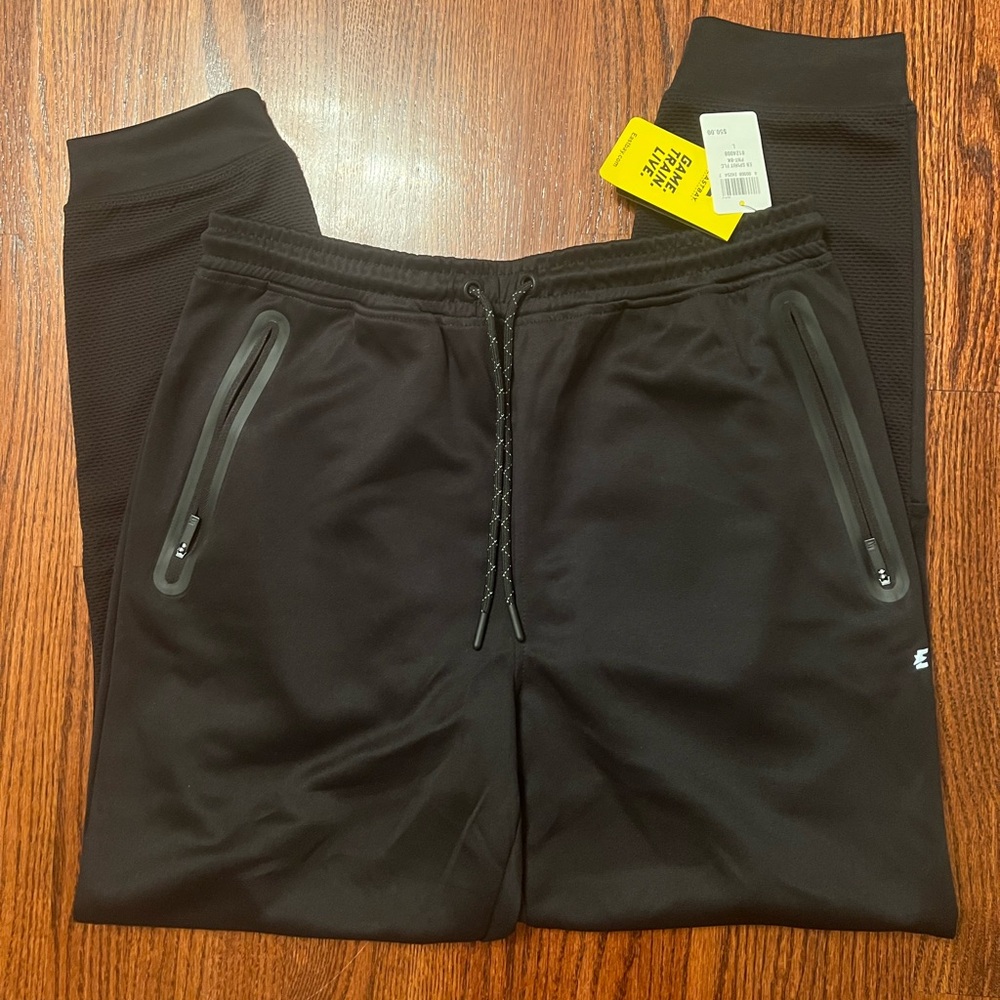 Brand new with tags mens EASTBAY athletic sweatpants/joggers size LARGE